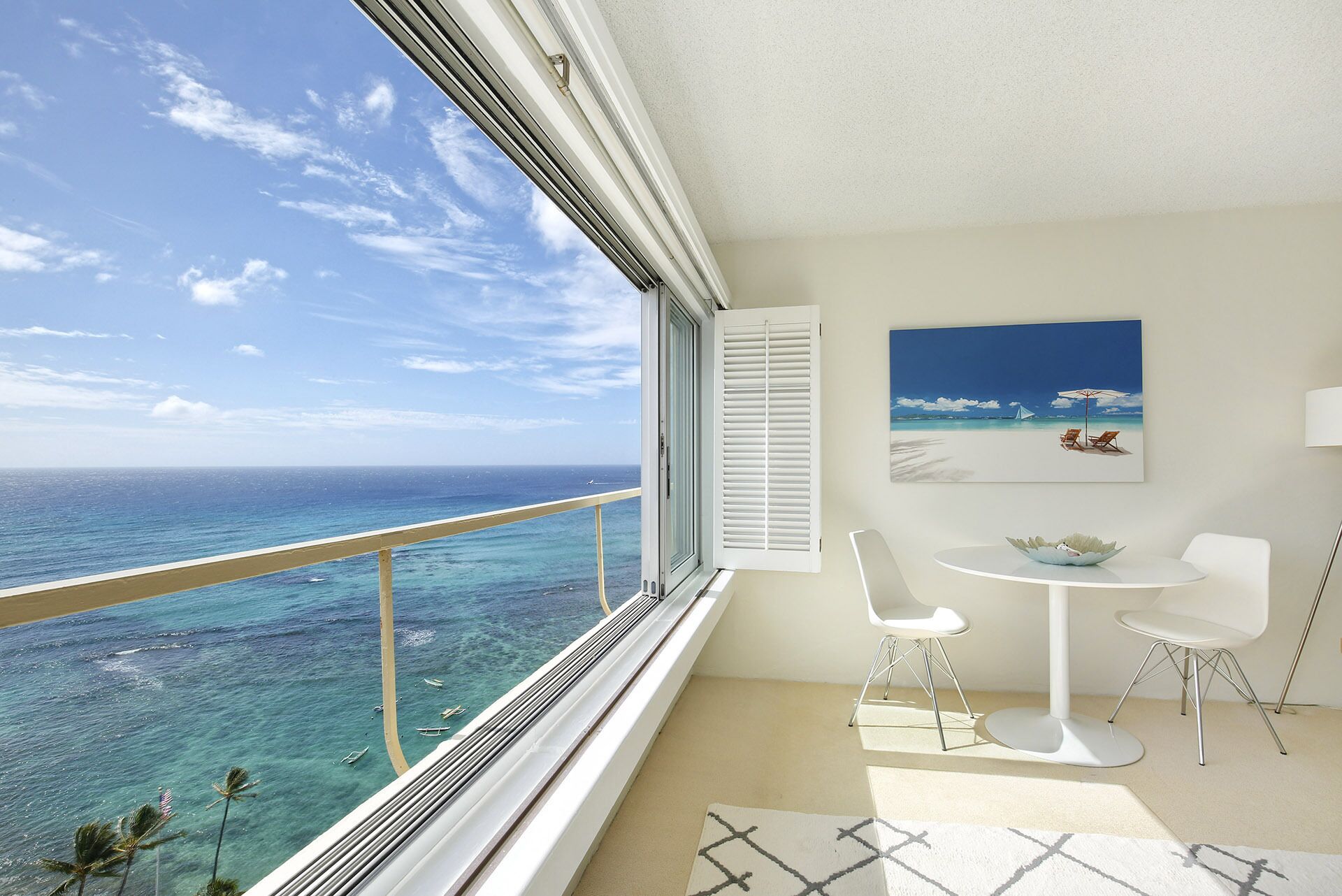 20th Floor, Quiet End of Waikiki, Beachfront with Diamond Head View!