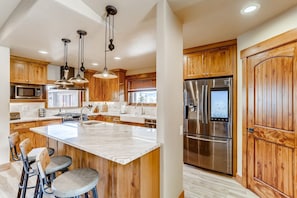 Townhome, 3 Bedrooms | Private kitchen