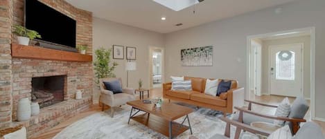 TV, Netflix, streaming services, stereo