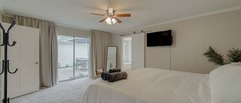 5 bedrooms, iron/ironing board, WiFi, bed sheets