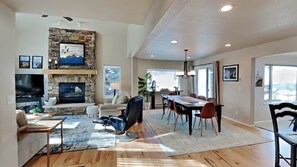 Interior - Mountain Escape: Sunshine, Hot Tub Soaks & Strolls — Dillon Lake Days Await! (Dillon)