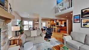 TV, fireplace