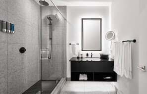Hair dryer, towels - Theater Lofts | Quebec, 401 (Québec City)