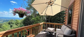 Cozy Mountaintop Retreat