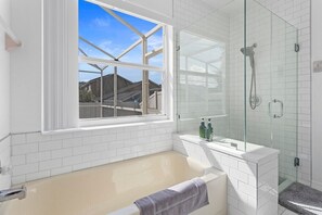 Bathroom - Amazing Pool - Spacious 3BR House near Disney (Kissimmee)