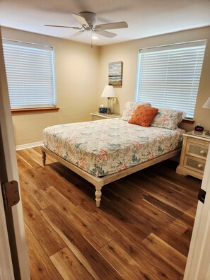 2 habitaciones, escritorio, tabla de planchar con plancha y wifi gratis