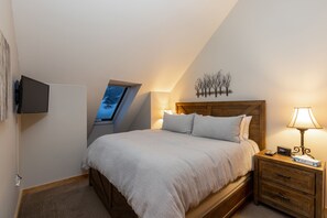 2 bedrooms, WiFi, bed sheets - Condo in River Run with Courtyard & Mountain Views from Private Balcony! (Keystone)