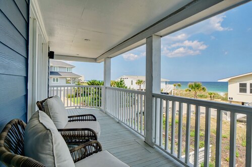 Experience island life with amazing views and easy beach access! 6BR, 5BA