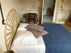 2 chambres, fer et planche à repasser, lit parapluie, Wi-Fi gratuit