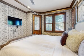 3 bedrooms, iron/ironing board, internet, bed sheets
