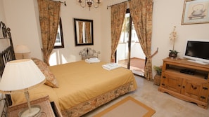 2 slaapkamers, een strijkplank/strijkijzer, gratis wifi, beddengoed