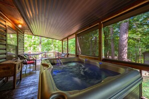 Indoor spa tub