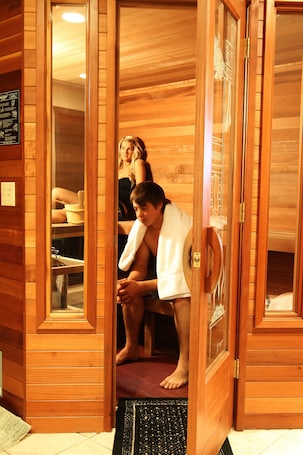 Sauna. Powderhorn Slopeside Luxury Chalet 2