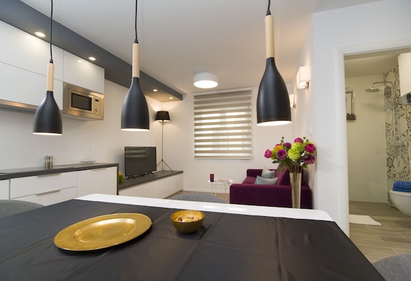 Apartamento luxo | 2 quartos, cofres nos quartos, escrivaninha