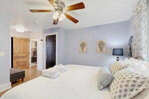 3 habitaciones, tabla de planchar con plancha, internet y ropa de cama