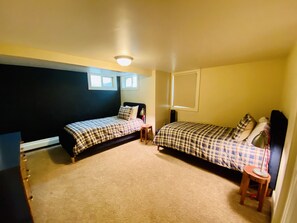 4 bedrooms, iron/ironing board, free WiFi, bed sheets