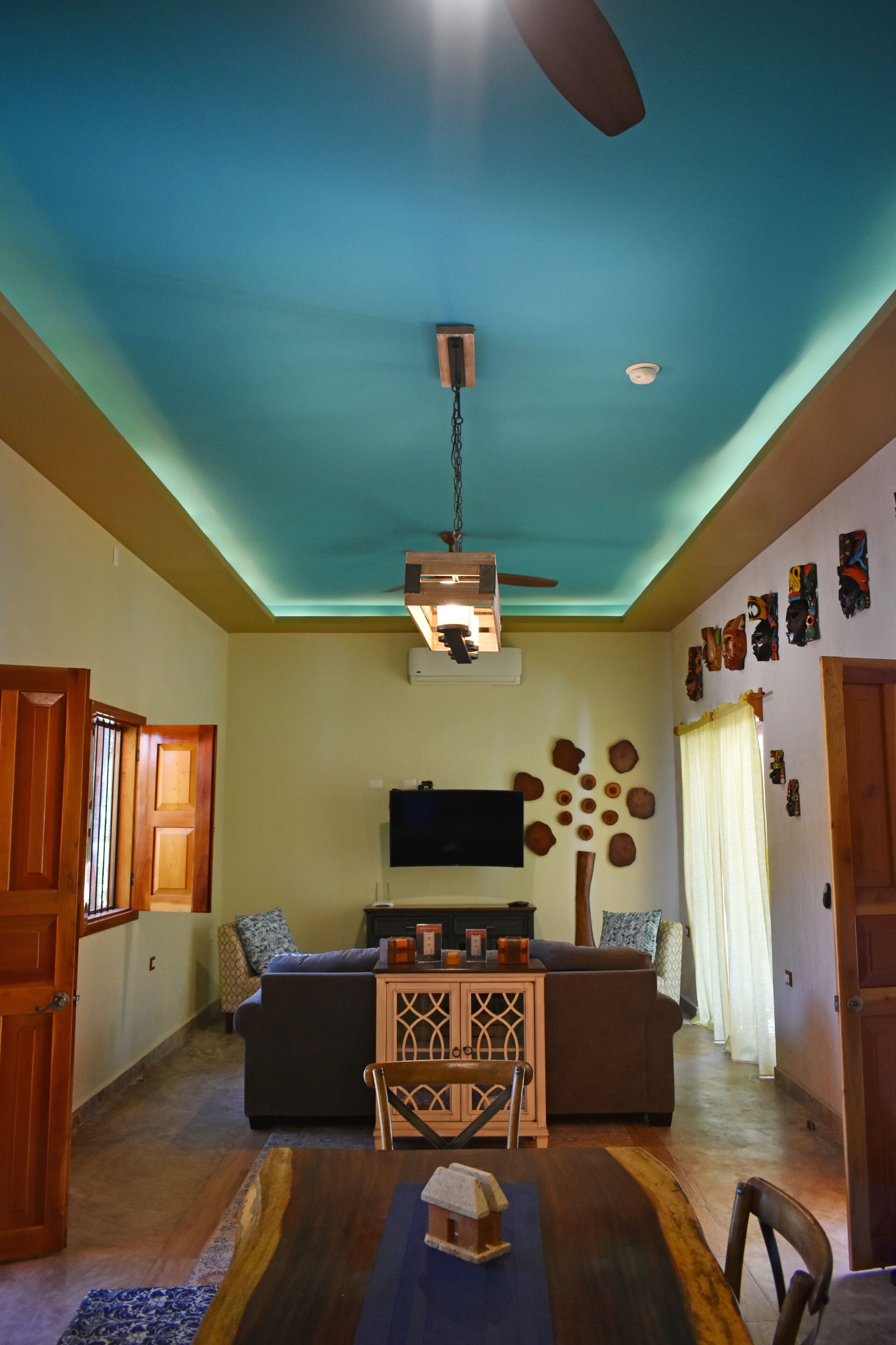 32-inch flat-screen TV with cable channels, TV