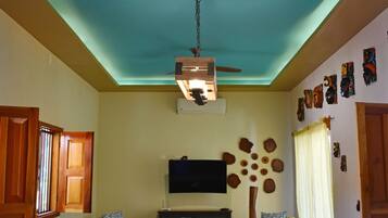 32-inch flat-screen TV with cable channels, TV