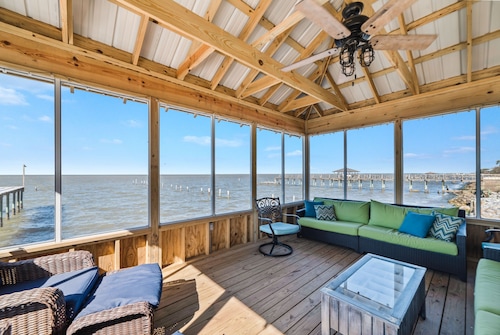 Huge Estate Bay w/main house + 2 additional private cottages, pool, pier