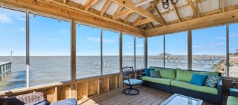 Huge Estate Bay w/main house + 2 additional private cottages, pool, pier