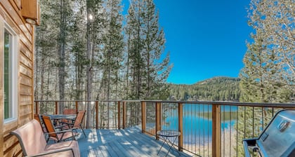 Family-friendly, lakefront getaway w/ a gas fireplace, furnished deck, & views