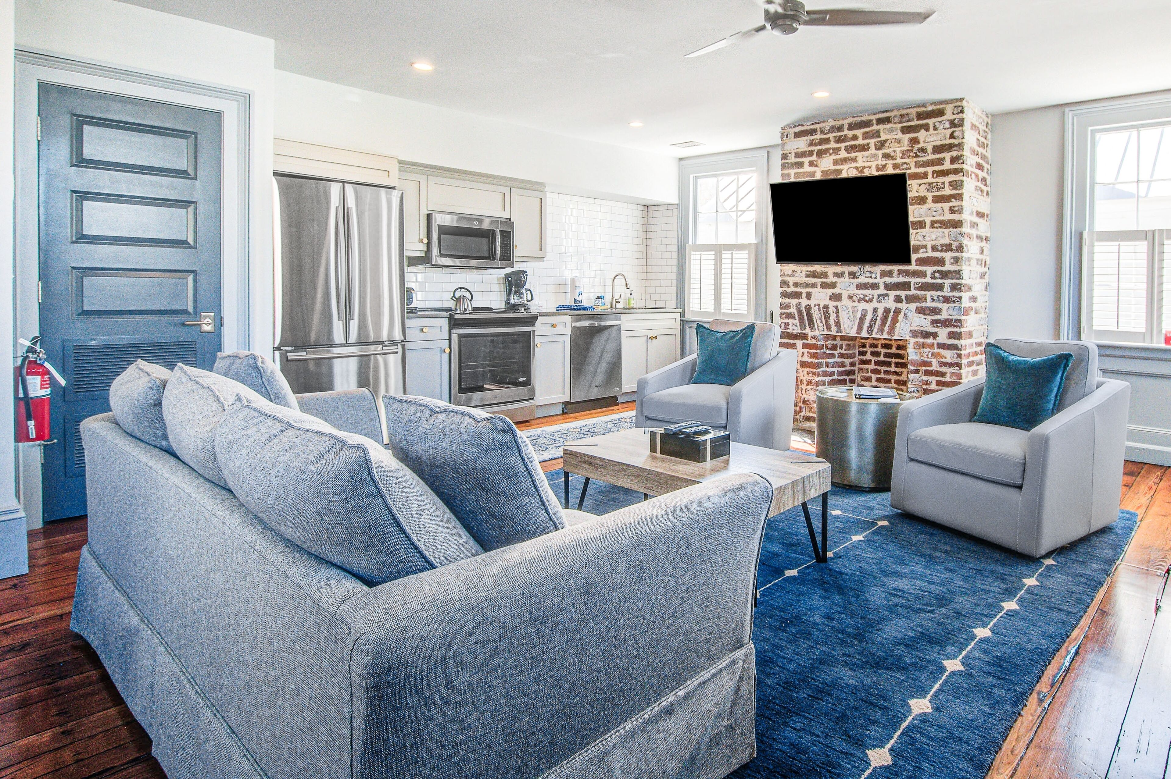 Third-floor condo with full kitchen & 2 TVs