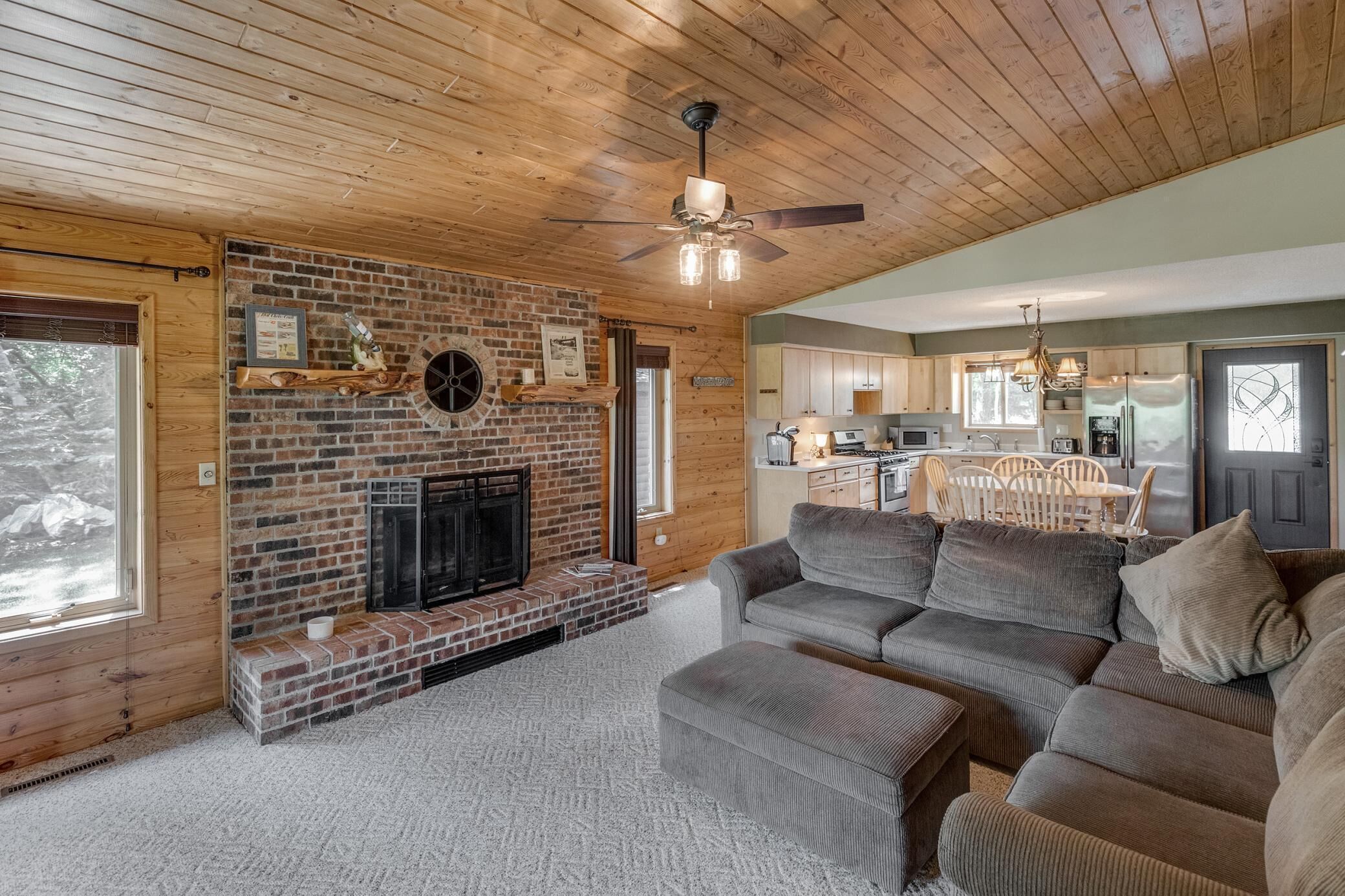 Smart TV, fireplace, DVD player