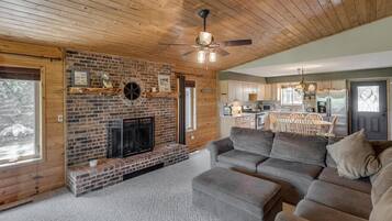 Smart TV, fireplace, DVD player