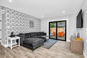 Una Smart TV, libros