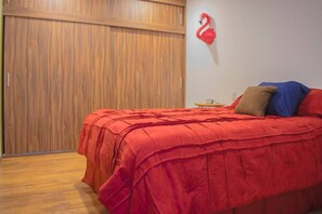 1 habitación, tabla de planchar con plancha, wifi y ropa de cama 