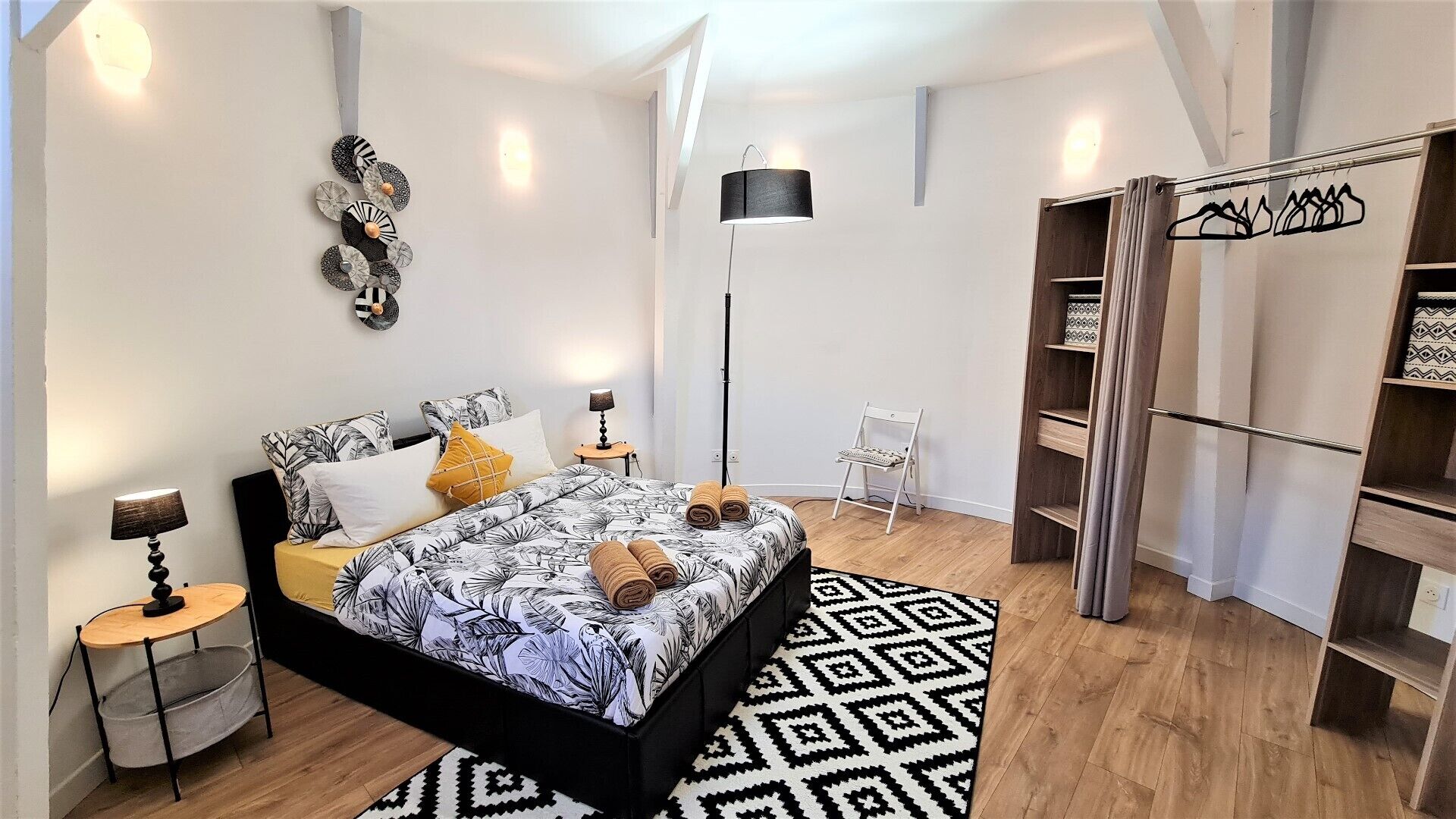 3 slaapkamers, een strijkplank/strijkijzer, reisbedje, gratis wifi