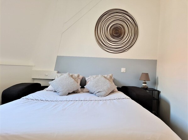 3 bedrooms, iron/ironing board, travel cot, free WiFi