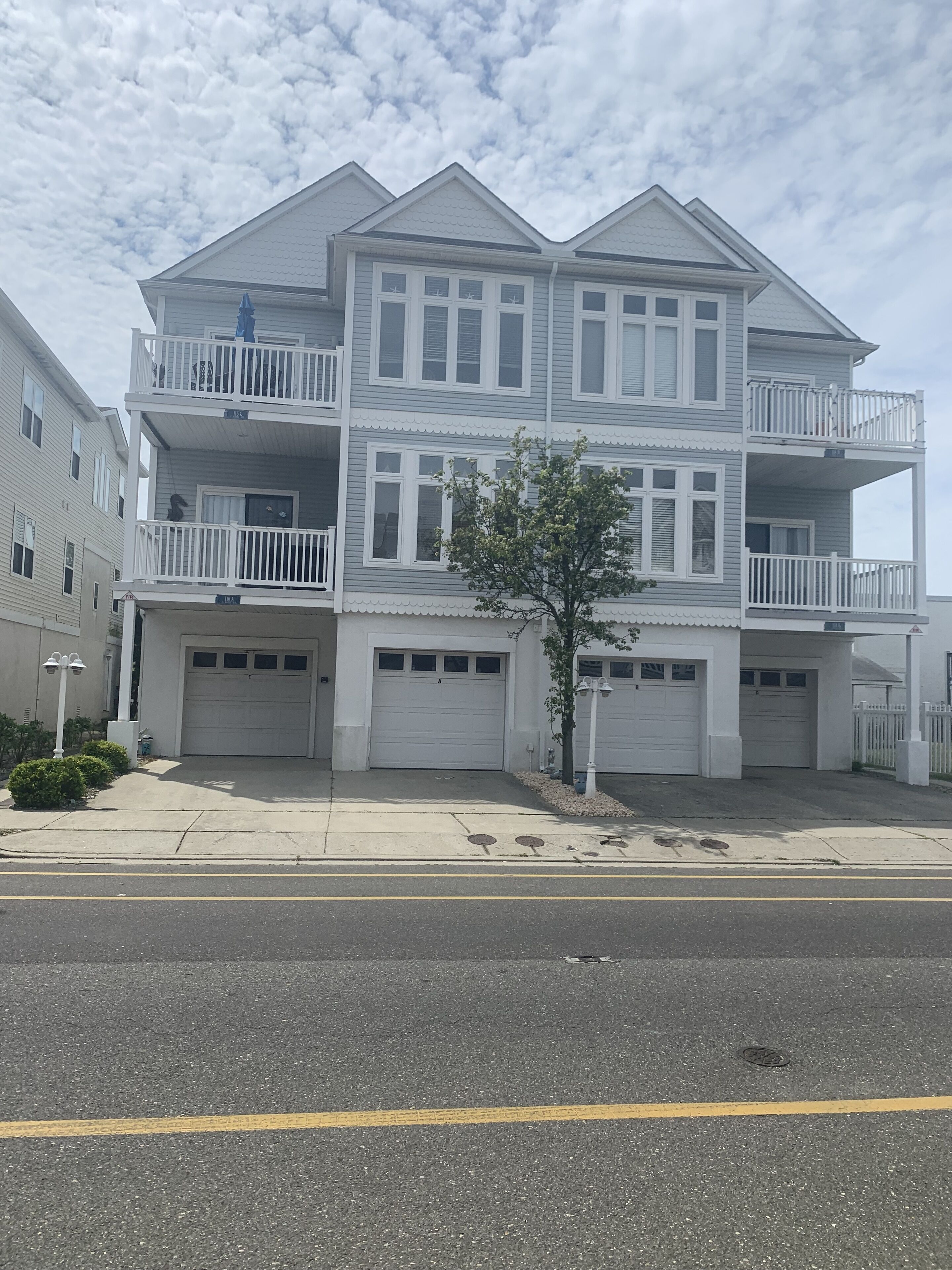Beautiful Beachy Condo, 3 Blocks to Beach!