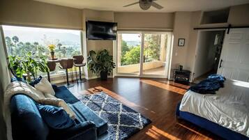 2 bedrooms, iron/ironing board, travel crib, free WiFi