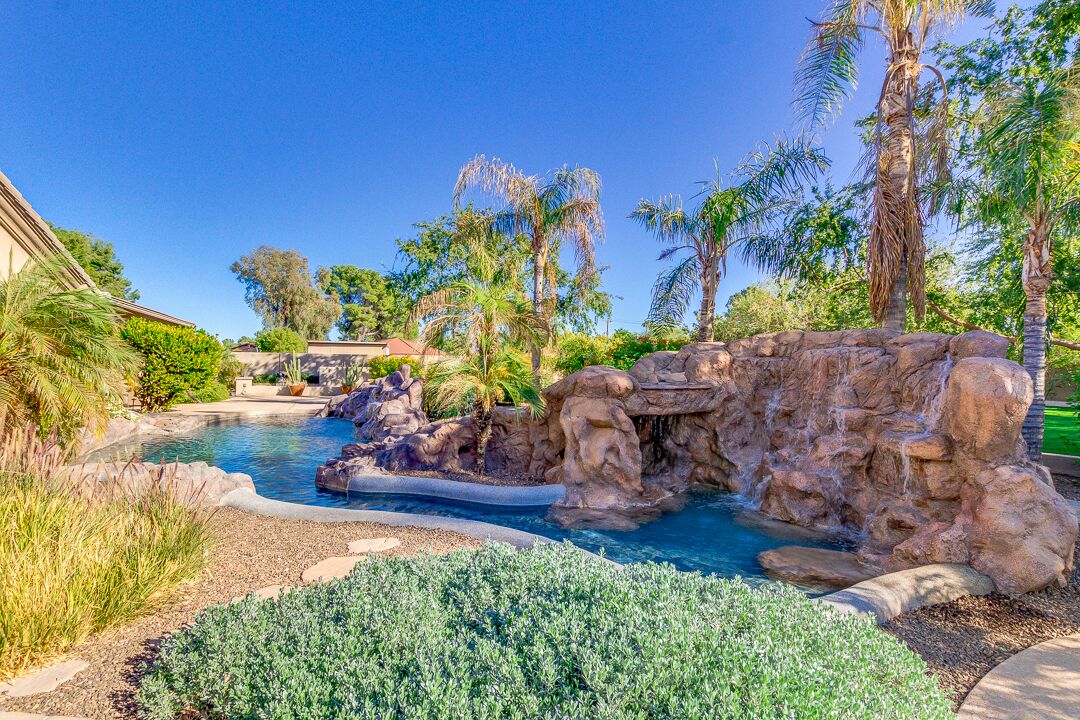5 Bdrm, 5 bath, 2 pools on 1 acre 2 miles from Peoria Sport Cmplx. 