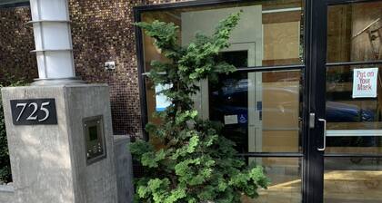 Modern Condo in the Heart of the Pearl District