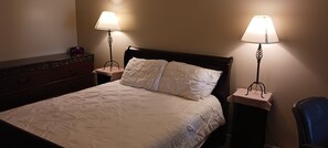 3 bedrooms, desk, iron/ironing board, free WiFi