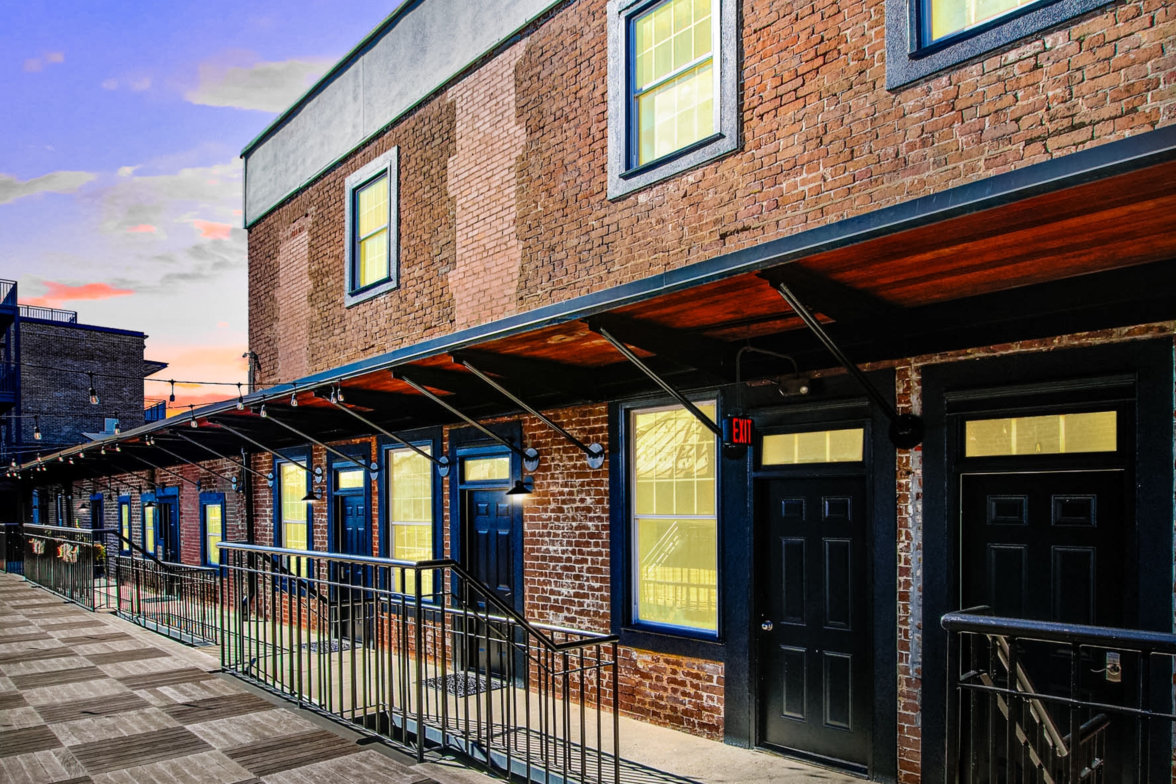 Beautiful home with full kitchen near restaurants, museums, art galleries