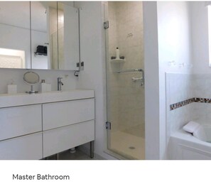 Duschwanne, Whirlpool, Haartrockner, Bidet