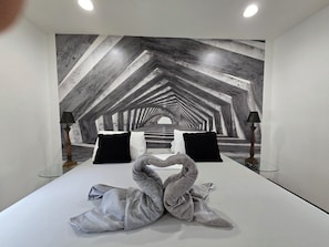 2 habitaciones, escritorio, tabla de planchar con plancha y wifi gratis