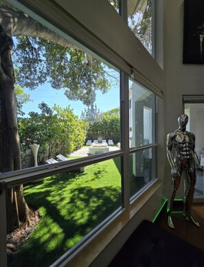 Interior - LED Artsy Retreat -Jacuzzi/BBQ (Hollywood)