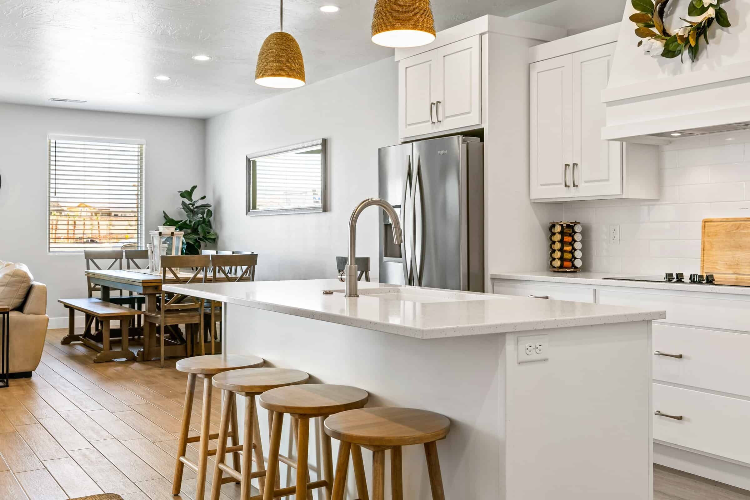 The Pearl at Desert Shores resort 5 bdrs 6 baths.  Sleeps 21. Private Hot Tub.