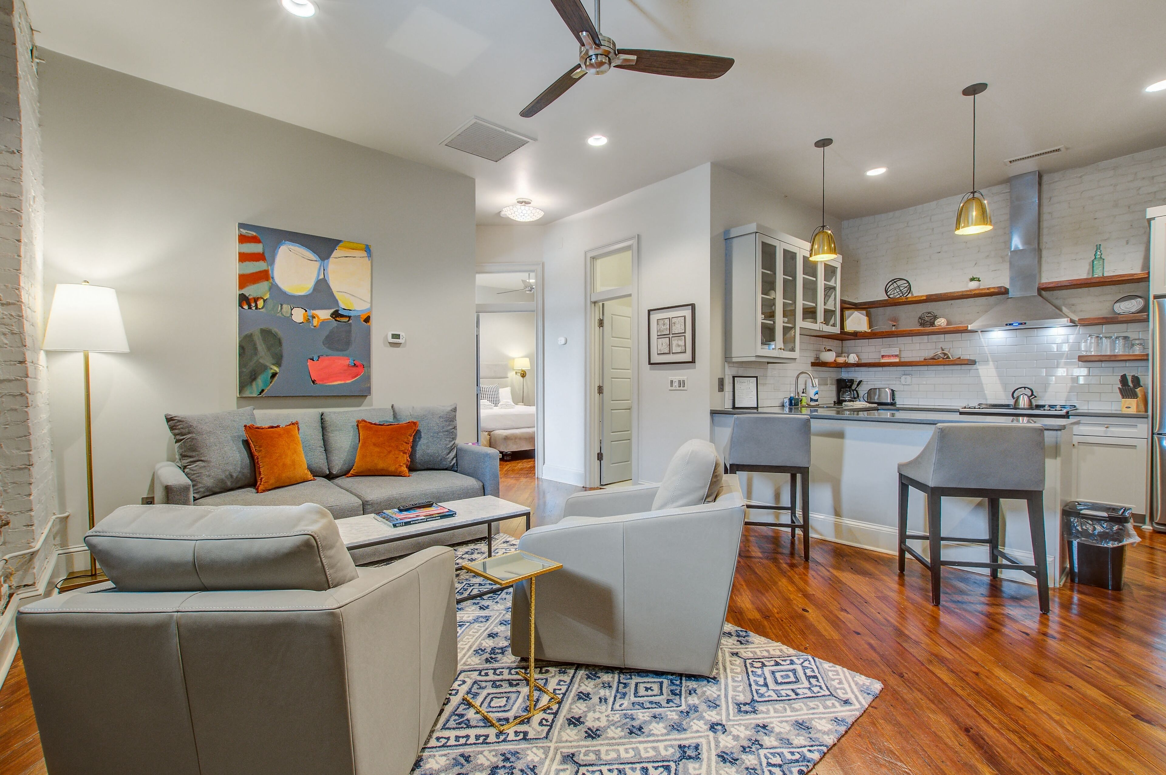 Spacious & chic villa in the heart of Charleston with full kitchen