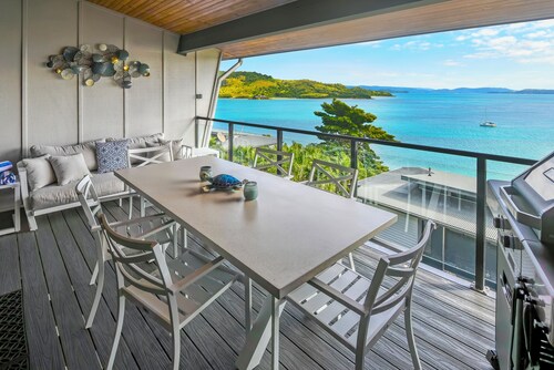 Shorelines 31 Hamilton Island - oceanviews, golf buggy and transfers