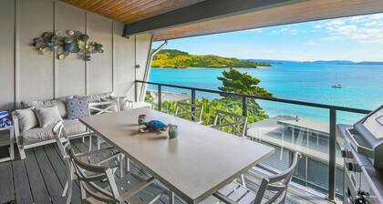 Shorelines 31 Hamilton Island - oceanviews, golf buggy and transfers