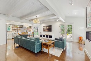 TV, fireplace - Cozy & contemporary, family-friendly home w/ free WiFi & a private washer/dryer (Tahoe City)