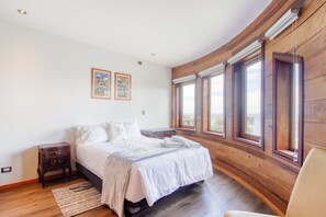 4 chambres, bureau, accĂšs au Wi-Fi (inclus), literie fournie