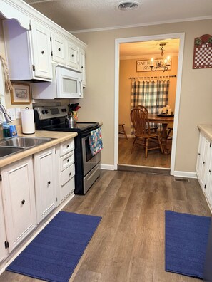 Fridge, microwave, oven, stovetop - Rustic Countryside Cottage (Cleveland)