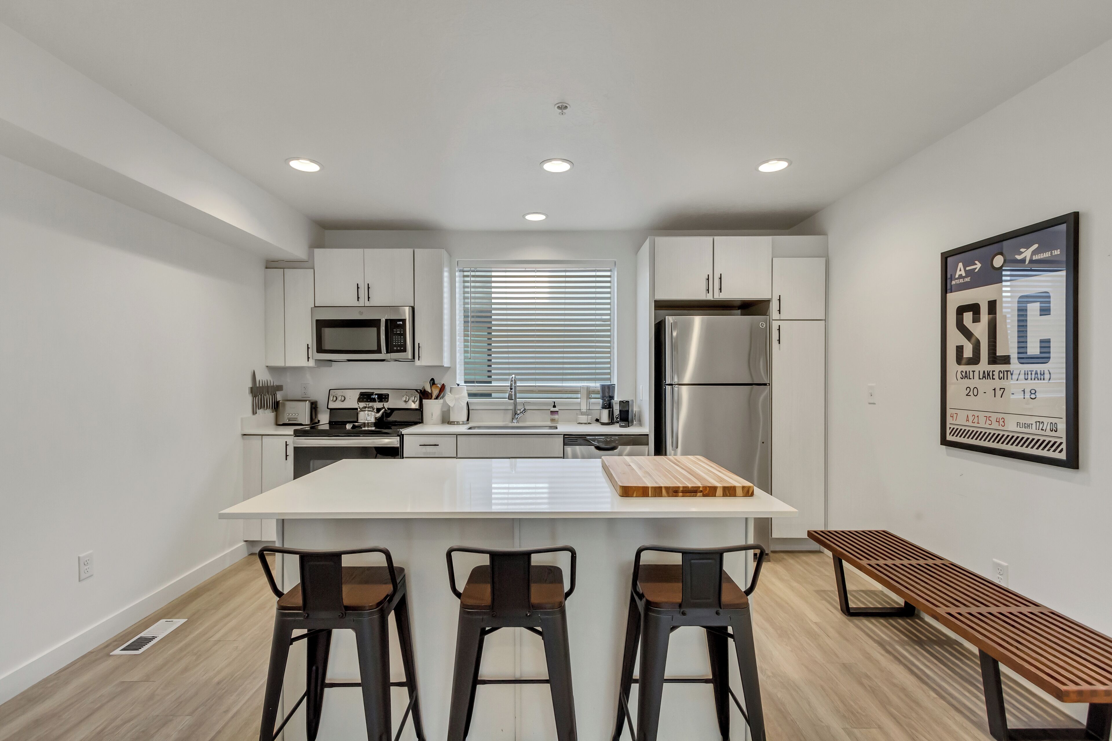 Microwave, dishwasher, coffee/tea maker, cookware/dishes/utensils