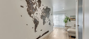 LCF - Downtown SLC Townhome - 2 Queens- 2.5BA - Garage - Sleeps 4